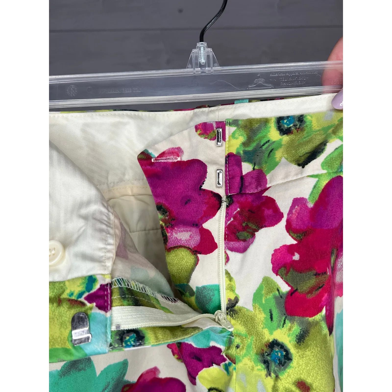 The Limited "Drew Fit" green/fuchsia floral print shorts size 12 - Image 5