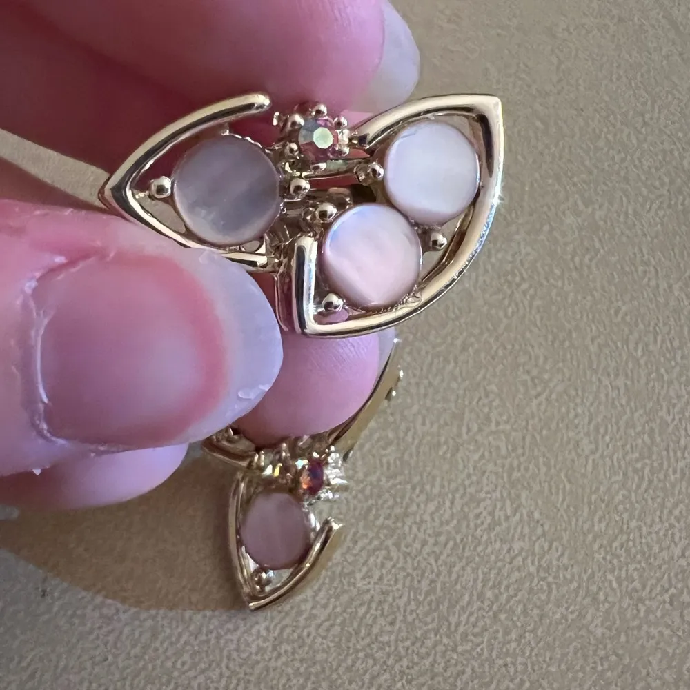 Vintage sliver and purple flower petal clip on earrings by Tara - Image 4