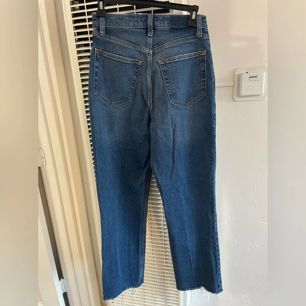 Abercrombie & Fitch The 90’s Straight Ultra High Rise Medium Wash Rag Hem Size 2 - Image 4