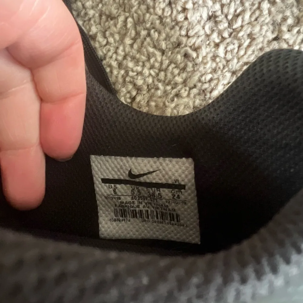 Nike Black and Gold Athletic Soccer Cleats - Image 9