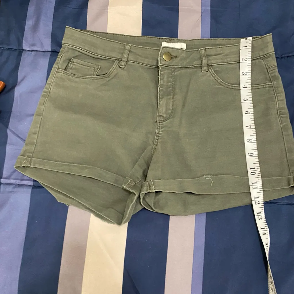 H&M Khaki Green Jean Shorts for Women - Image 8