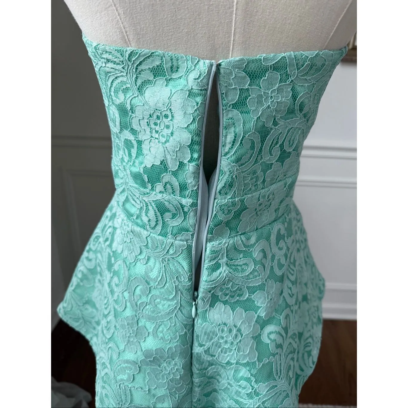 Vienna Mint Green Lace Peplum Mermaid Formal Gown XS 2 - Image 4