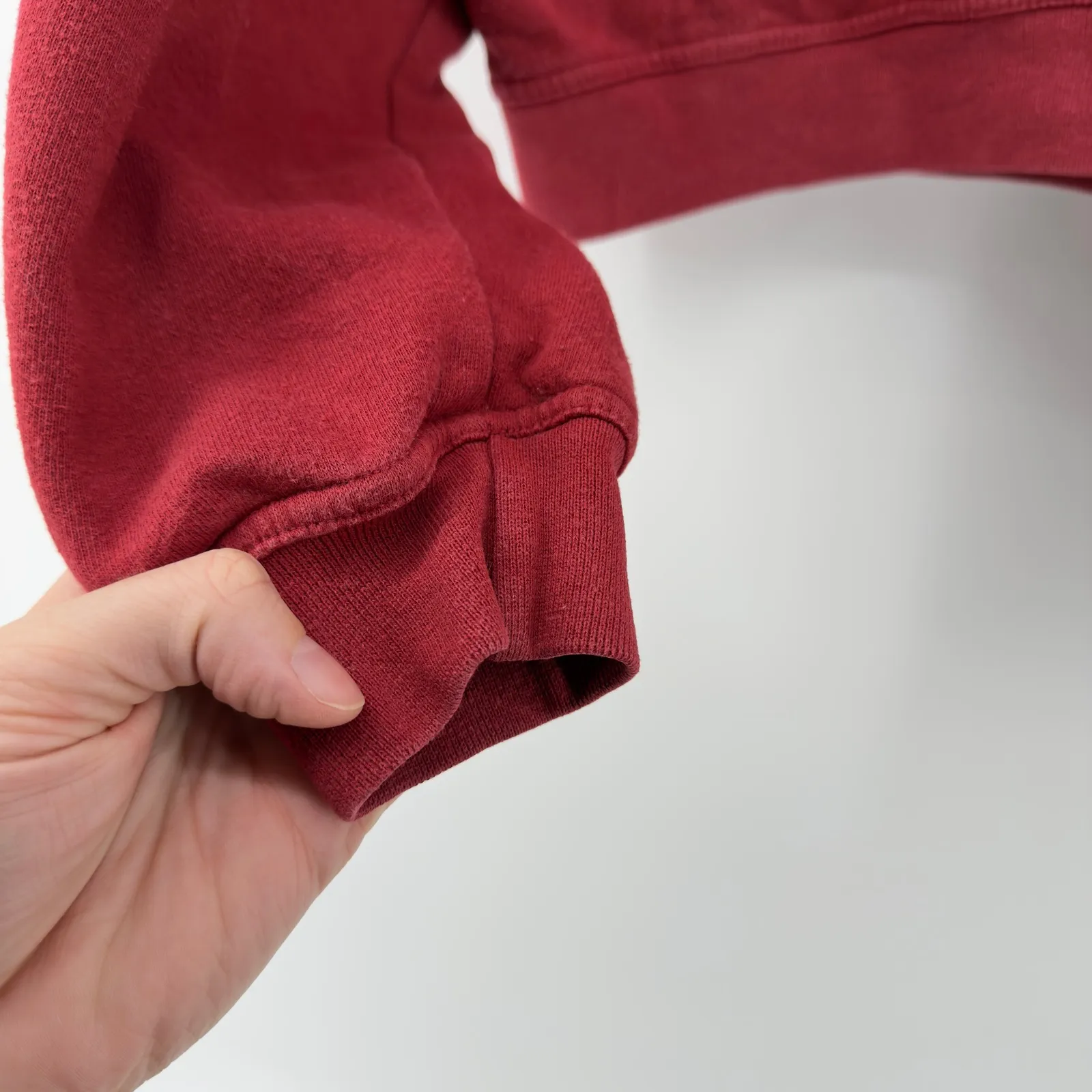 Vintage Levi's Cropped Crew Neck Sweatshirt Red Women L Made in Saipan USA Logo‎ - Image 4