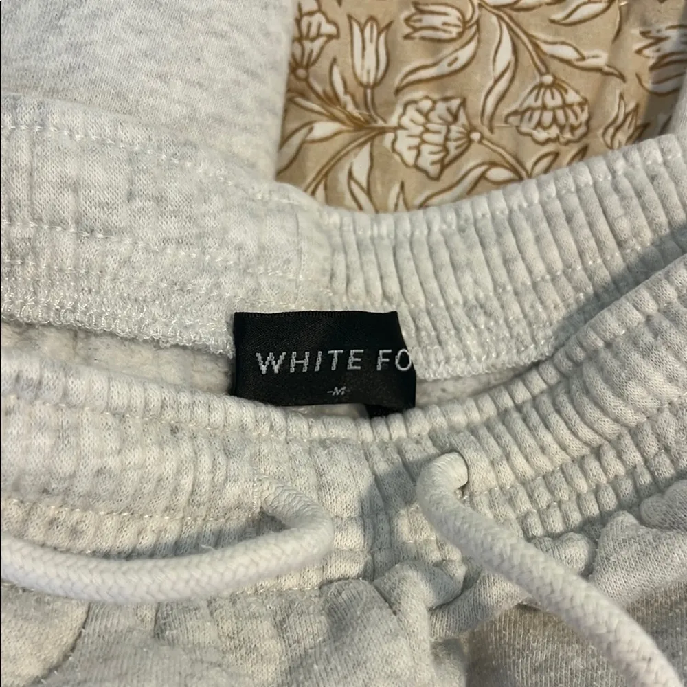 White Fox Boutique Essentials Club Set Crewneck & Sweatpants Grey Marle Pink - Image 12