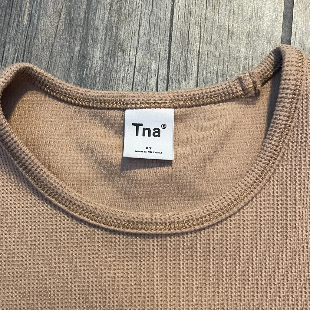 TNA Aritzia Short Sleeve waffle knit tee Tan Size XS - Image 2