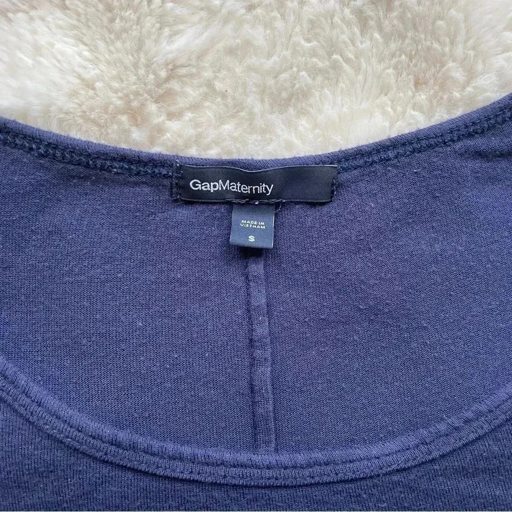 Gap  maternity blue T-shirt, size small​ - Image 3