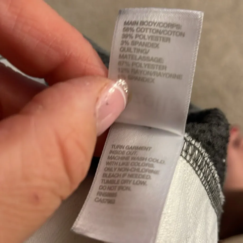 EGC women’s Zella grey & white‎ cropped sweater w/ long scoop neck size XS - Image 10