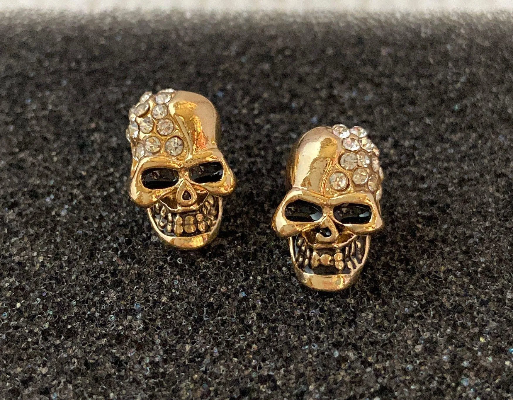 18K Gold Plated Skull Stud Earrings for Men Women,Unisex Punk Hip Hop Earrings - Image 4