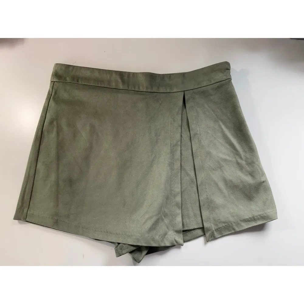 Forever 21 Women's Olive Green Faux Suede Skort‎ Med | BohoWestern | Streetwear - Image 6