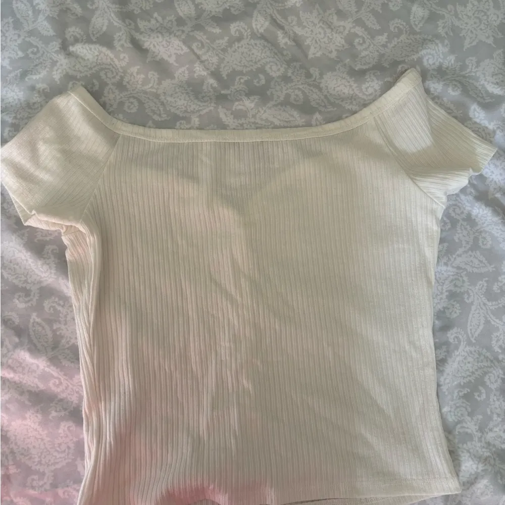 Iris  Cream Ribbed Short Sleeve Blouse - Image 3