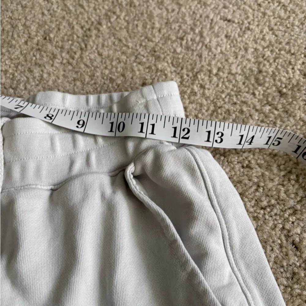 Madhappy peace sign sweat cotton stretchy comfort inseam 8 sweat shorts size xs - Image 10