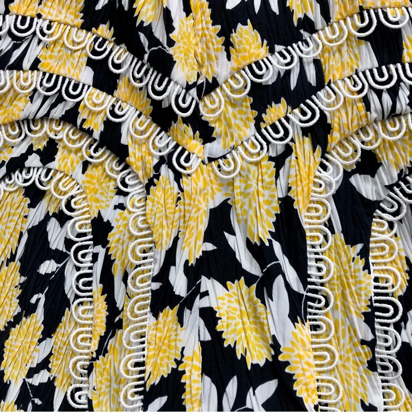 C/MEO Collective Enlight Mini Skirt Floral Marigold Black Women’s Size 6 NWT - Image 4