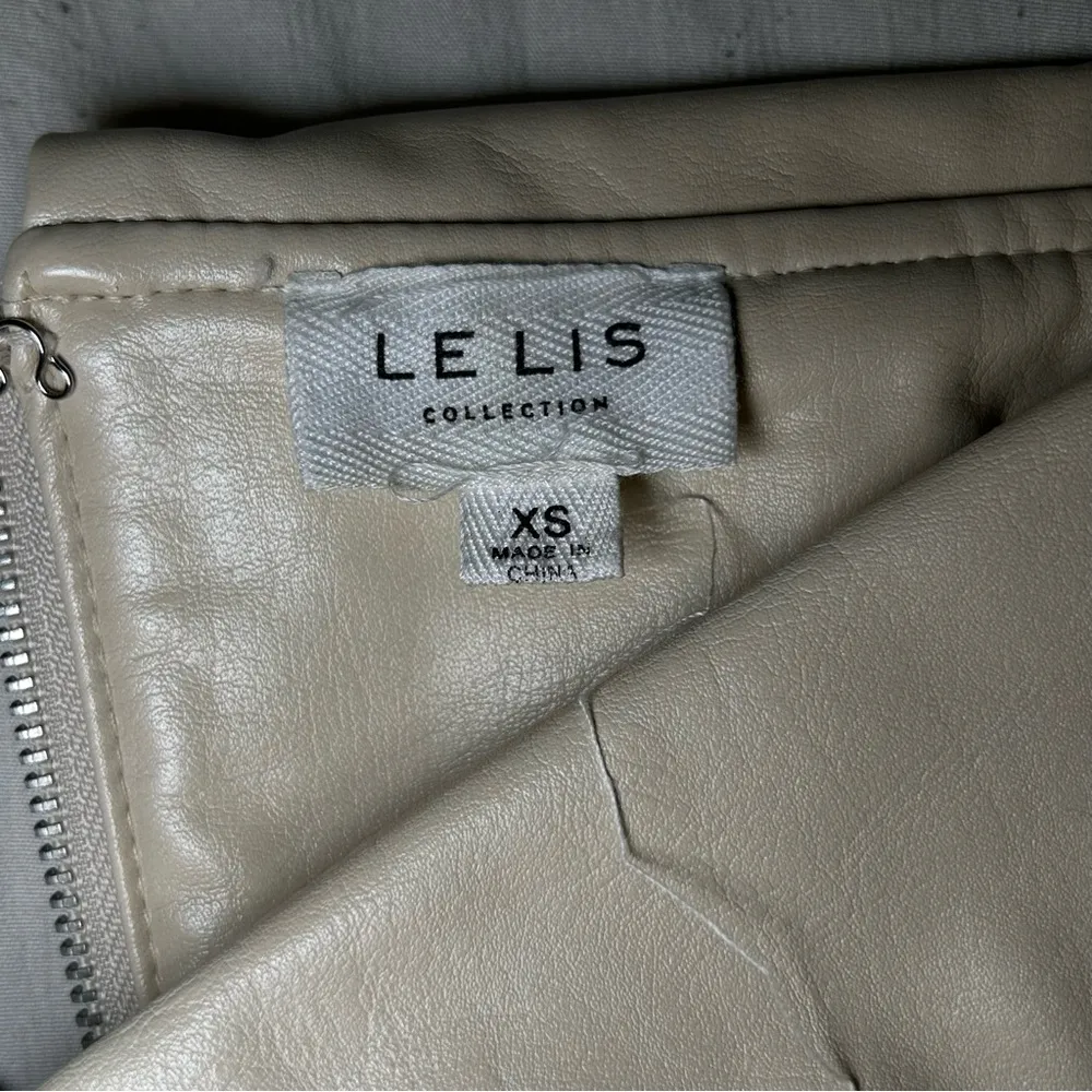 Le Lis cream neutral faux leather strapless corset top women’s size XS - Image 4