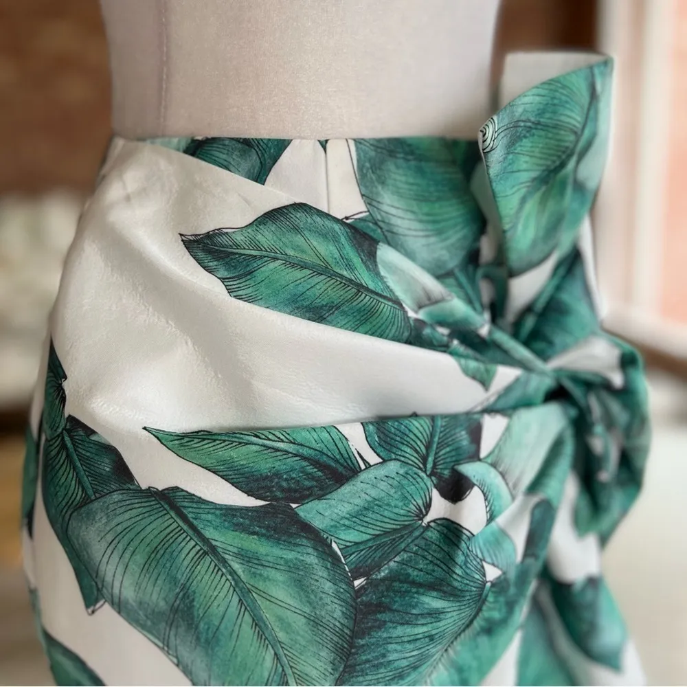 NWT Cameo (c/meo Collective) Skirt Dark Star Green Lilly Palm Leaf Twist S Party - Image 10