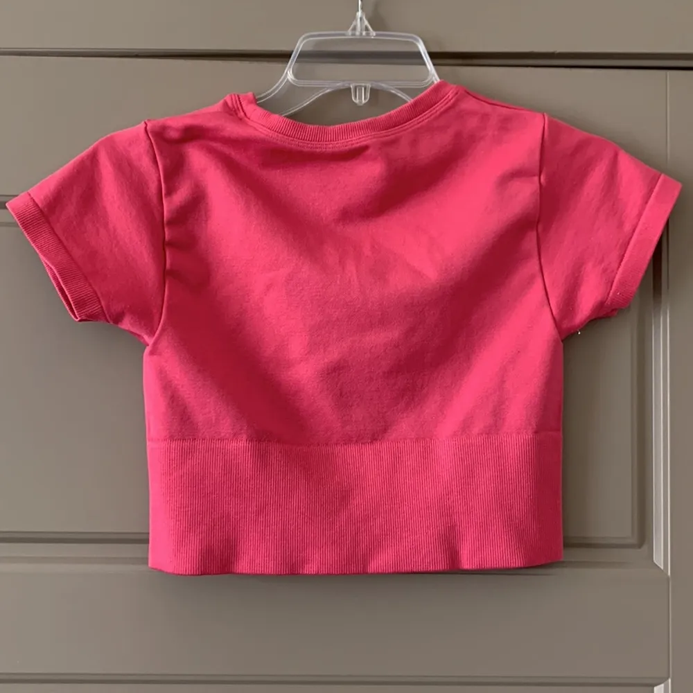 AERIE OFFLINE PINK CROPPED ATHLETIC TOP XS - Image 4