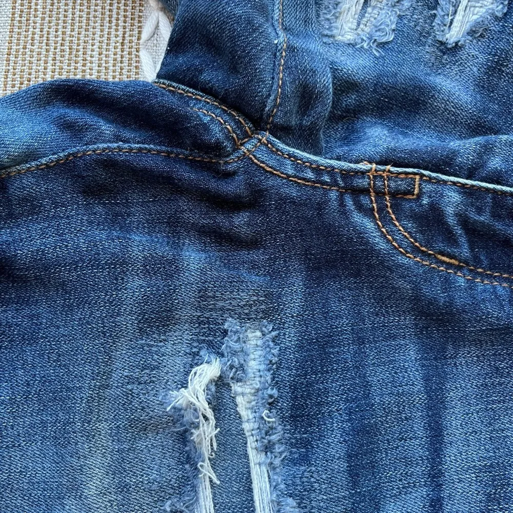 American Eagle AE Midi Super Stretch Destroyed Denim Shorts - Image 4