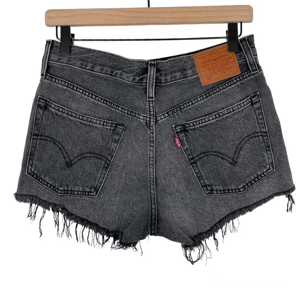 Levi’s 501 Black Denim Distressed Shorts Sz 26 Frayed Raw Hem - Image 2