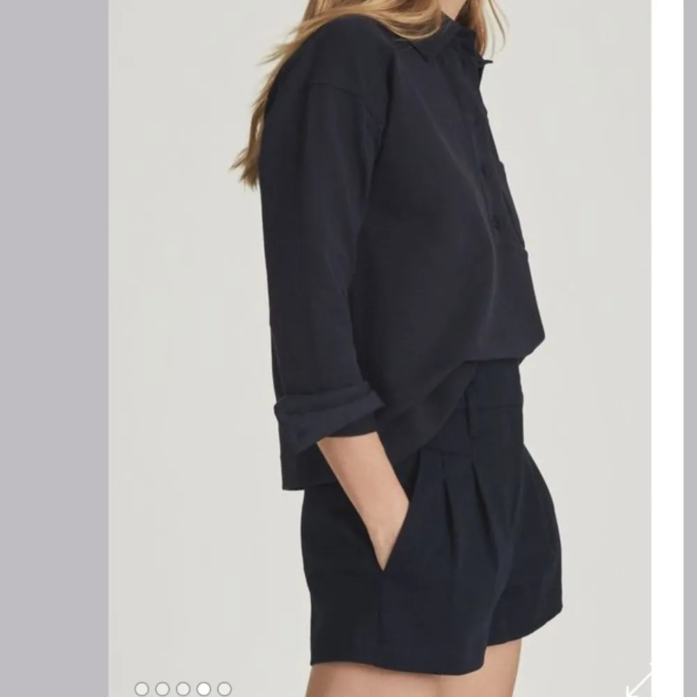 Reiss April cotton pleat front navy blue shorts 8 NWT - Image 3