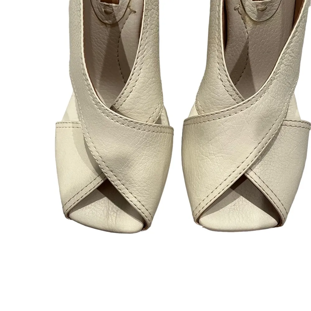 BCBGMAXAZRIA Raisa White Cream Leather Wedge, Sz 6.5 - Image 6