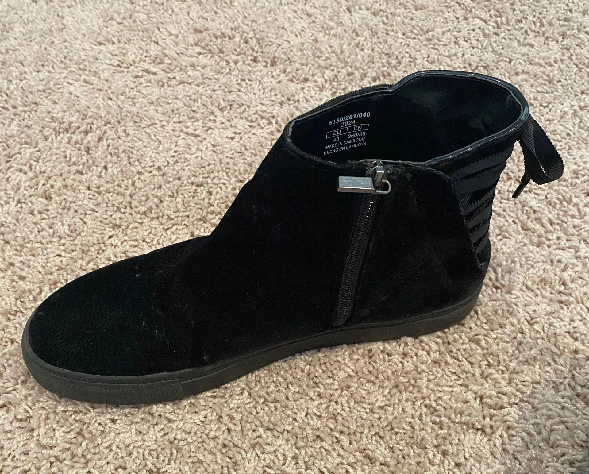 Black Sneakers - Image 2