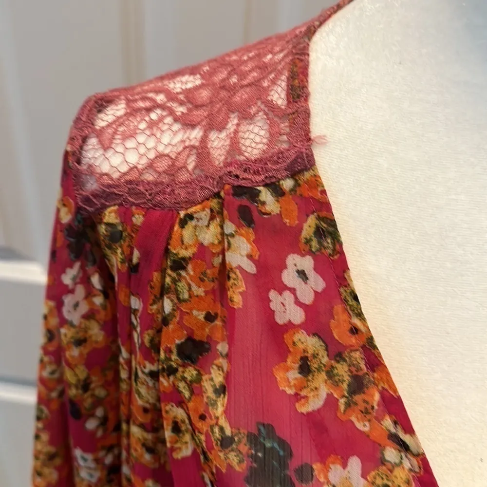 Fig and Flower Anthropology floral & reptile print top with lace accents large Orange - Image 3