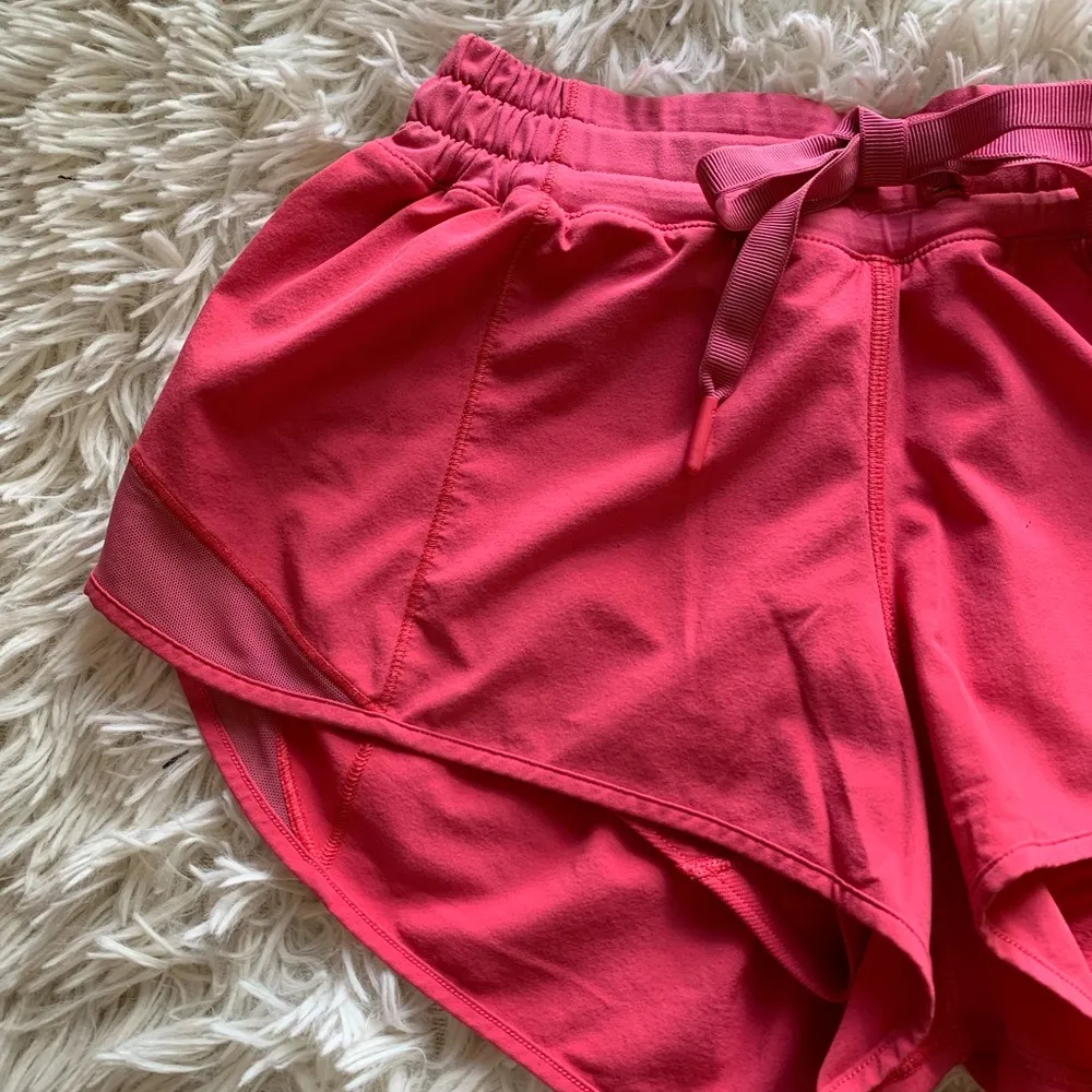Lululemon Hotty Hot Shorts Lip Gloss Size 4 - Image 2