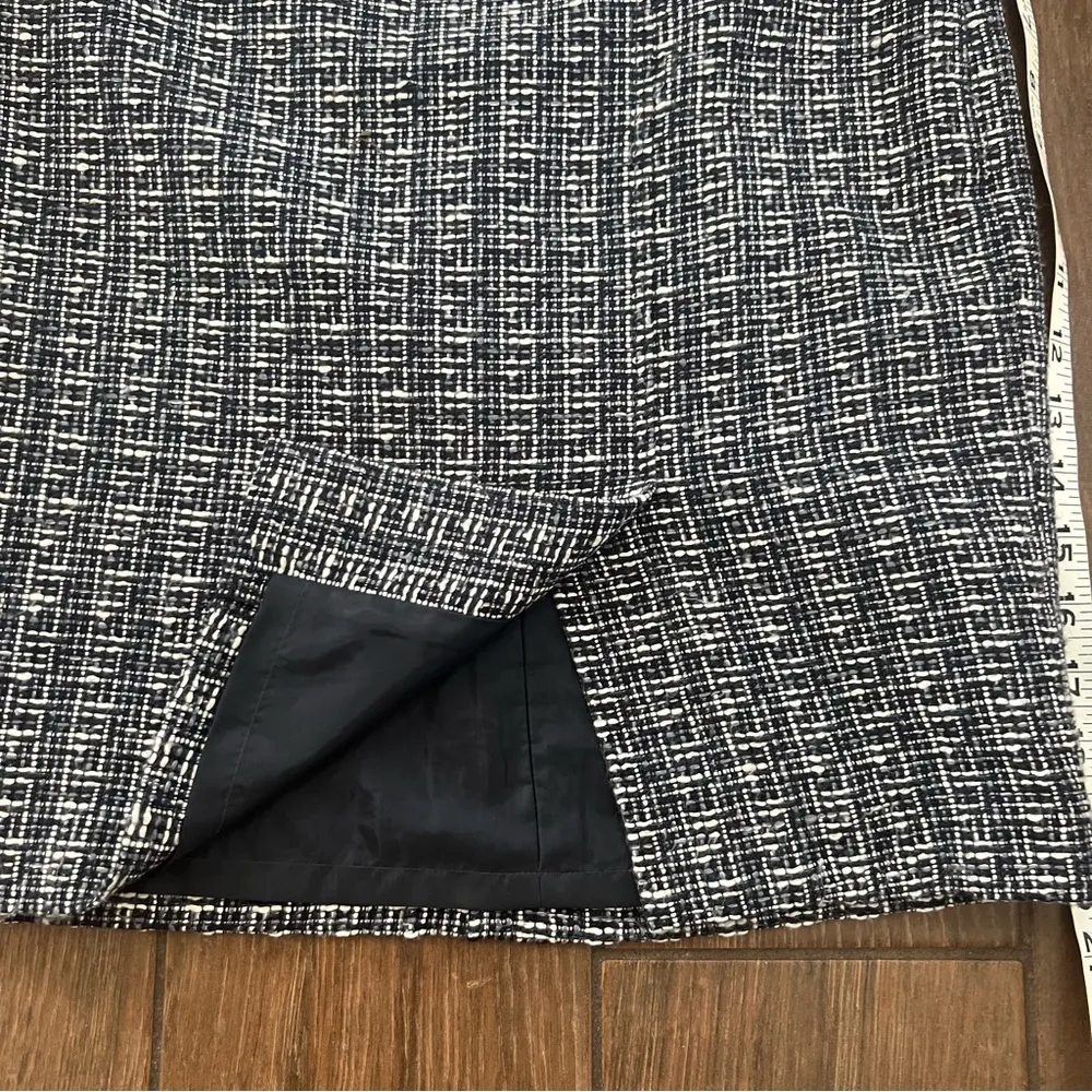 Ann Taylor Navy Blue and White Tweed Pencil Skirt size 2P - Image 7