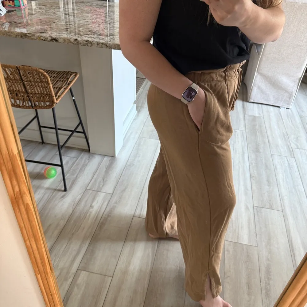 Nike tan wide-leg sweatpants size large - Image 3