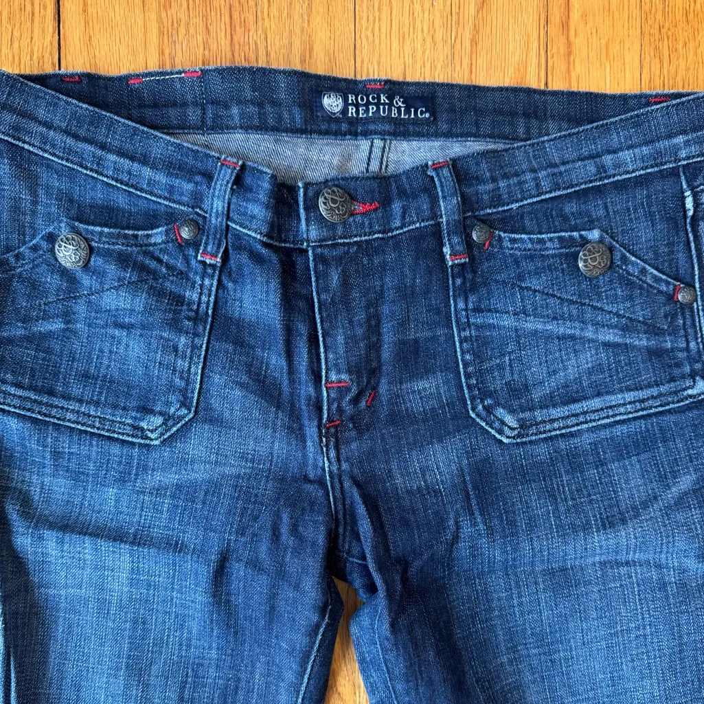 Rock & Republic Y2K Dark Blue Low Rise Flare Premium Denim Size 30 - Image 2
