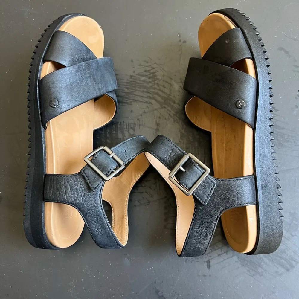 UGG - Black Crossed Leather Straps Sandals - Women's Sz 6 - Image 5