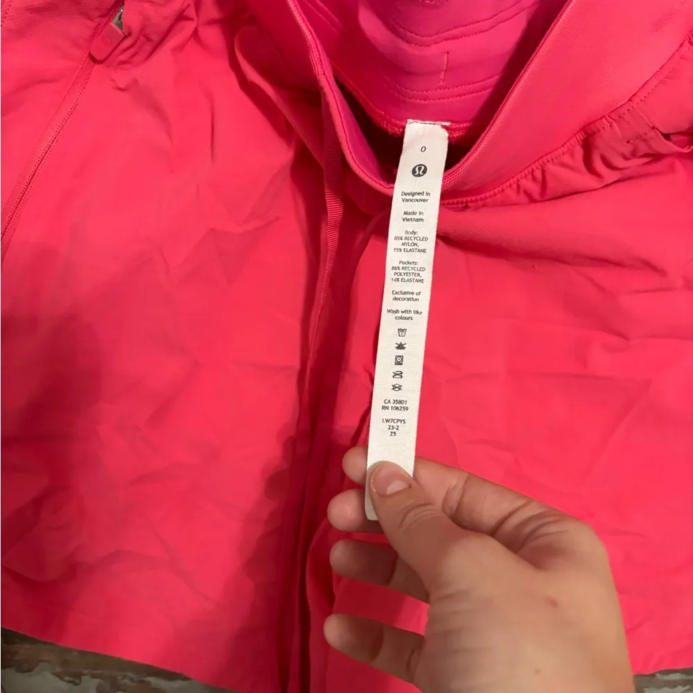 Lululemon License to Train High-Rise Short 4"
Lip Gloss - Image 6