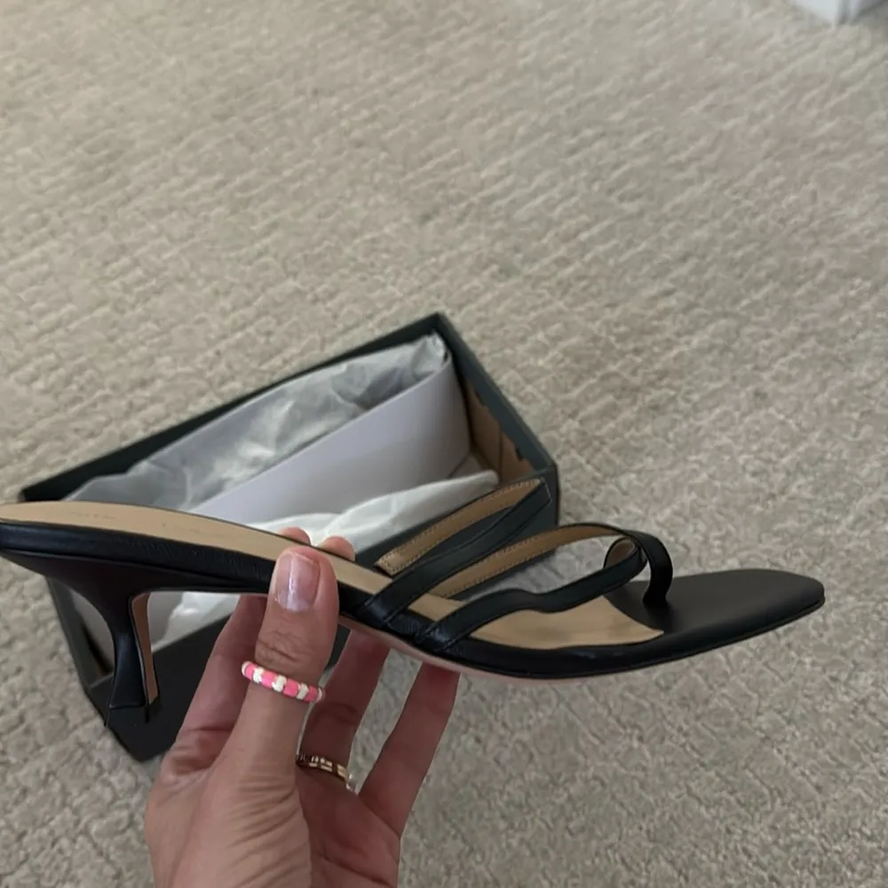  NIB NEW IN BOX Ann Taylor Leather Toe strap Mule sandals black - Image 4