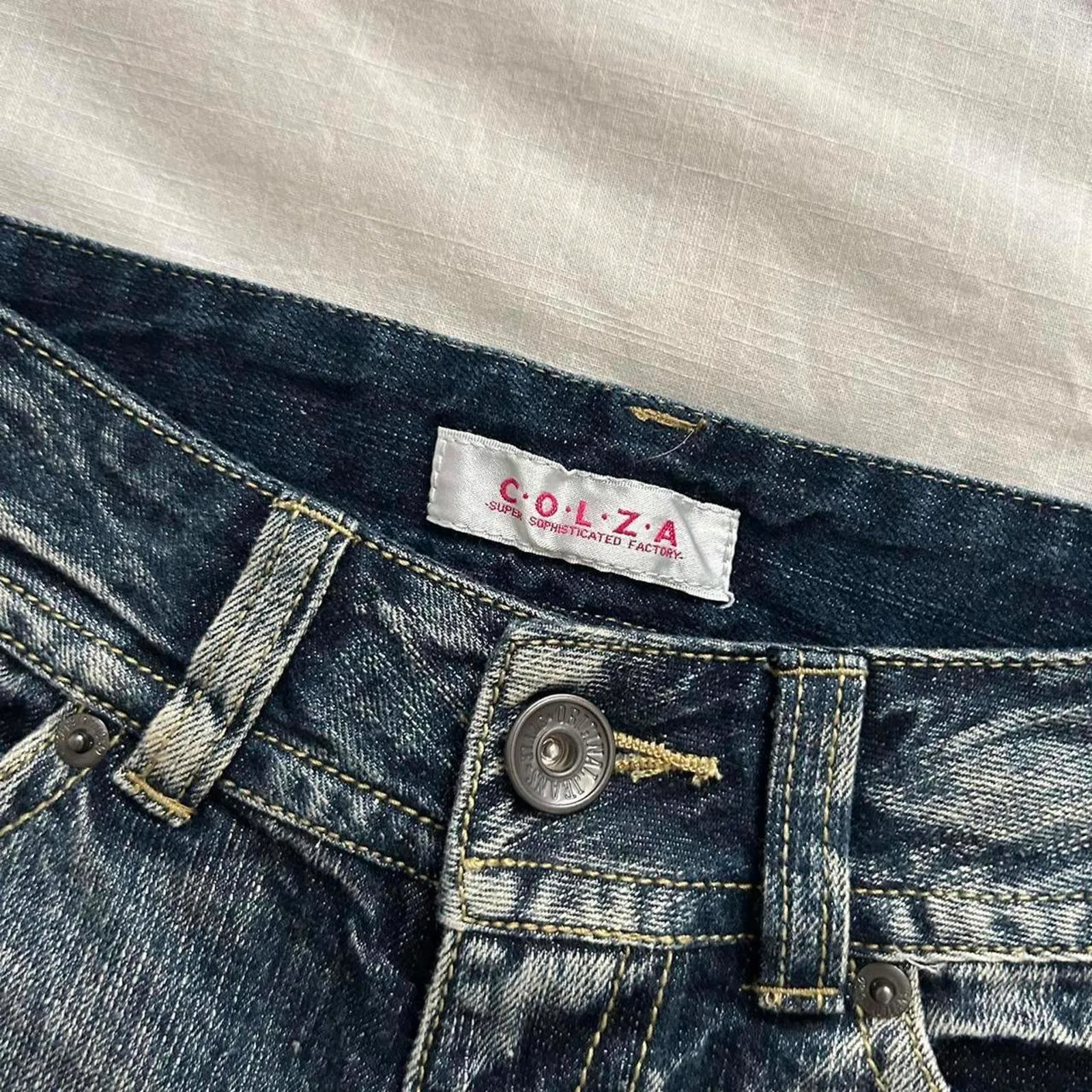 Japanese brand high contrast wash blue denim shorts with pocket flag Size xs - Image 3