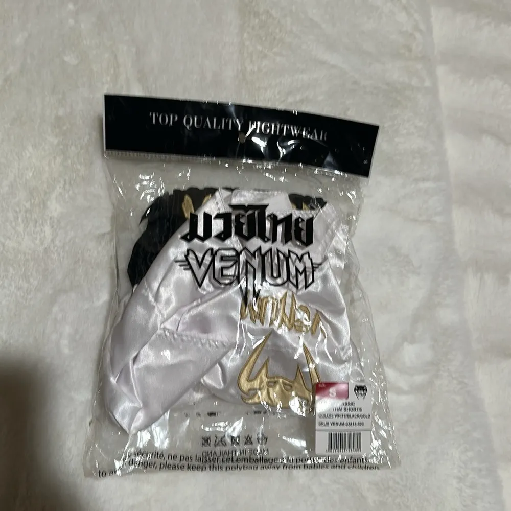 NWT Venum Classic Size Small Muay Thai Shorts White - Image 9