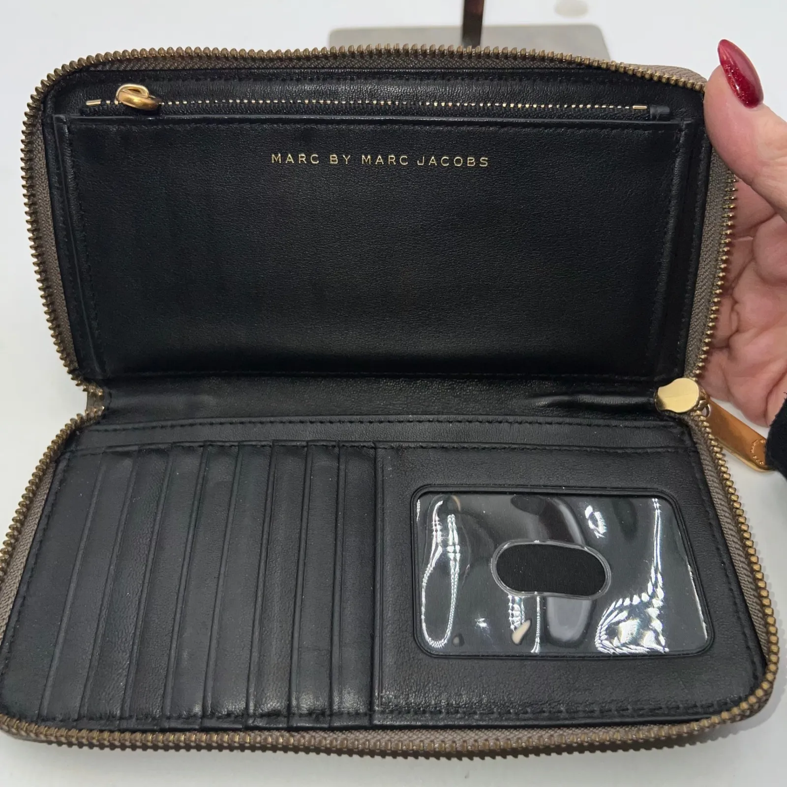 Marc by Marc Jacobs Standard Supply Zip Around Wallet Taupe Leather ID Window - Image 7