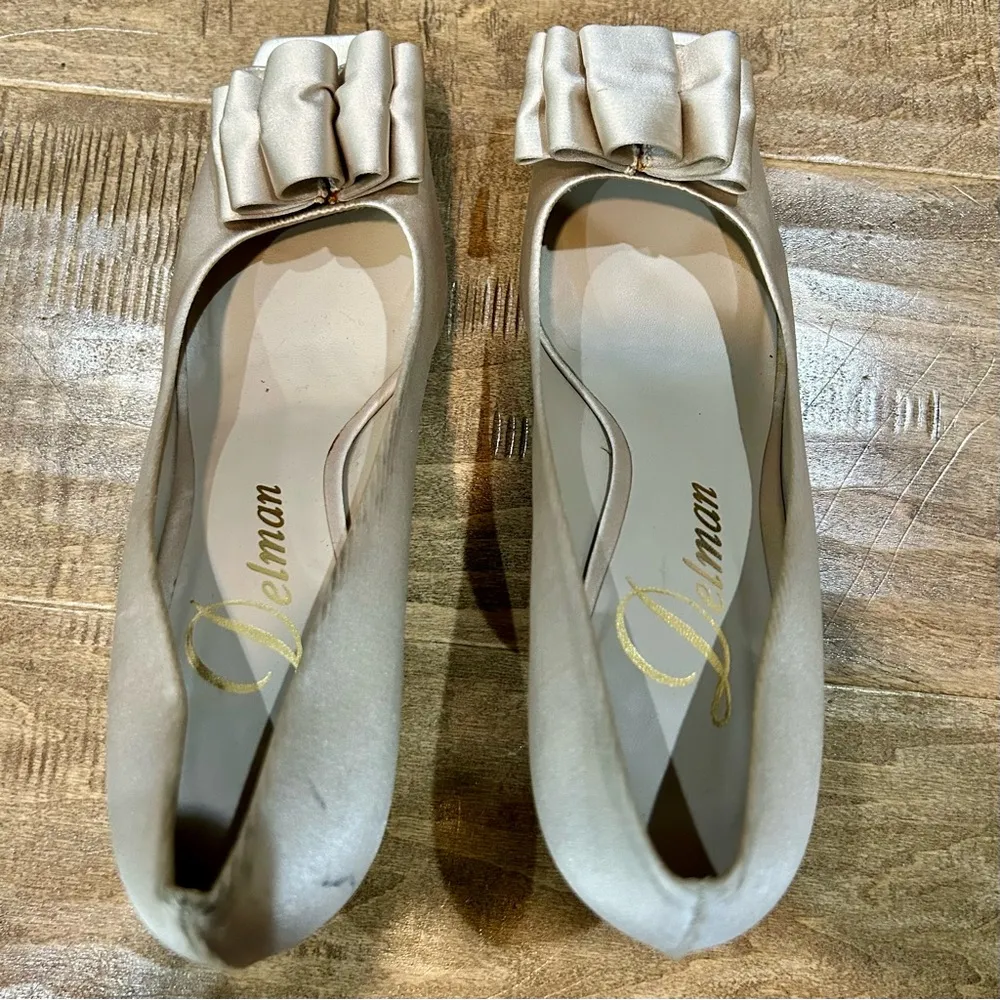 Delman Women’s Silk Peep Toe Pumps with Bows Champagne Size 9.5 FLAW - Image 6