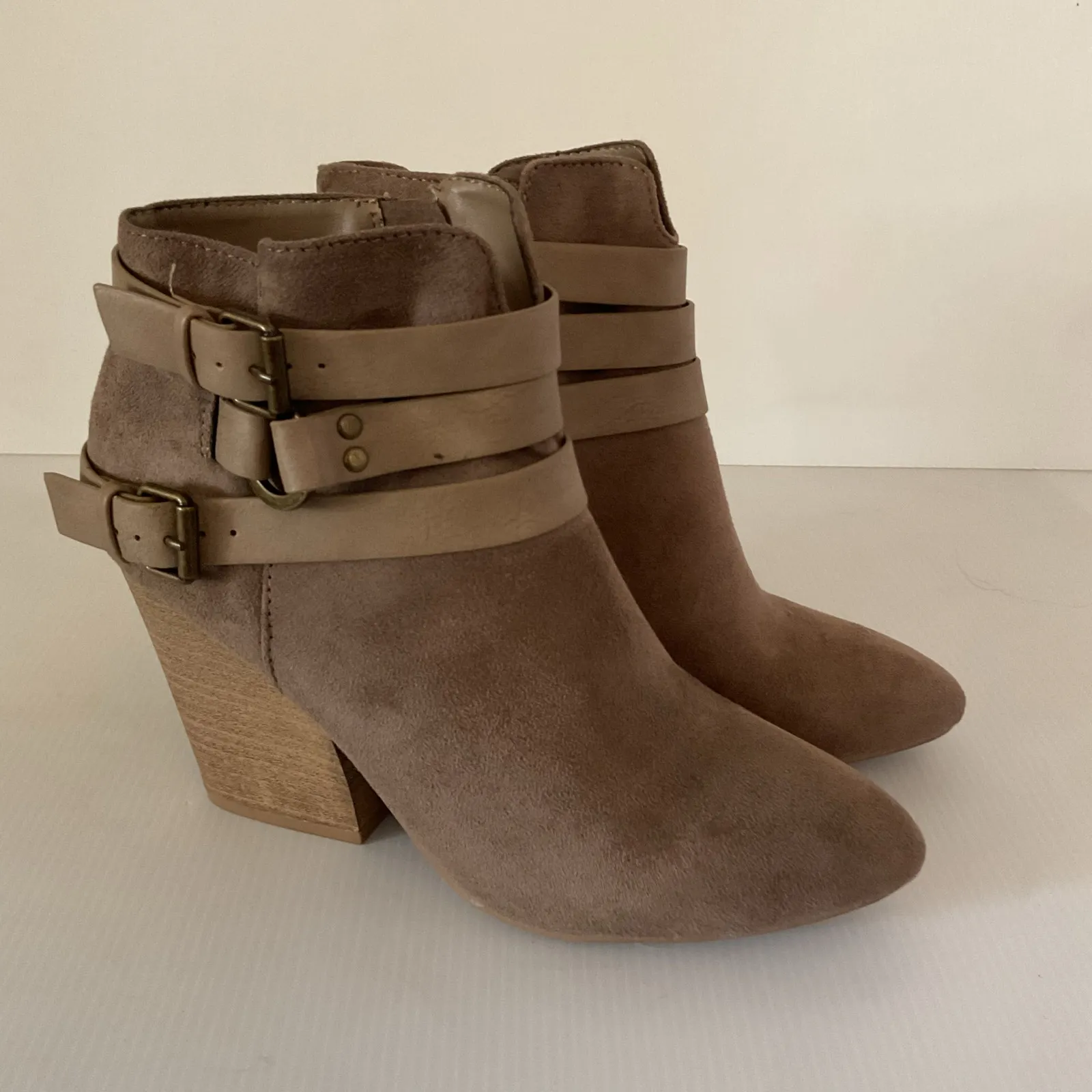 Heart in D Womens Brown Ankle Booties Chunky Block Heels Pointed Toe Size 7.5 - Image 4