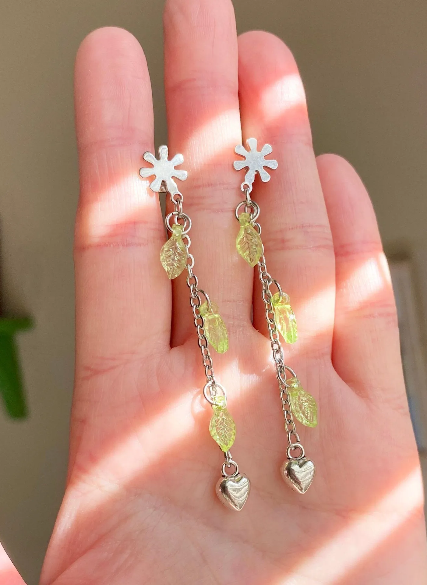 Kawaii fairy whimsical boho style heart & leaf chain dangle earrings ⭐️🍃🌀 - Image 3