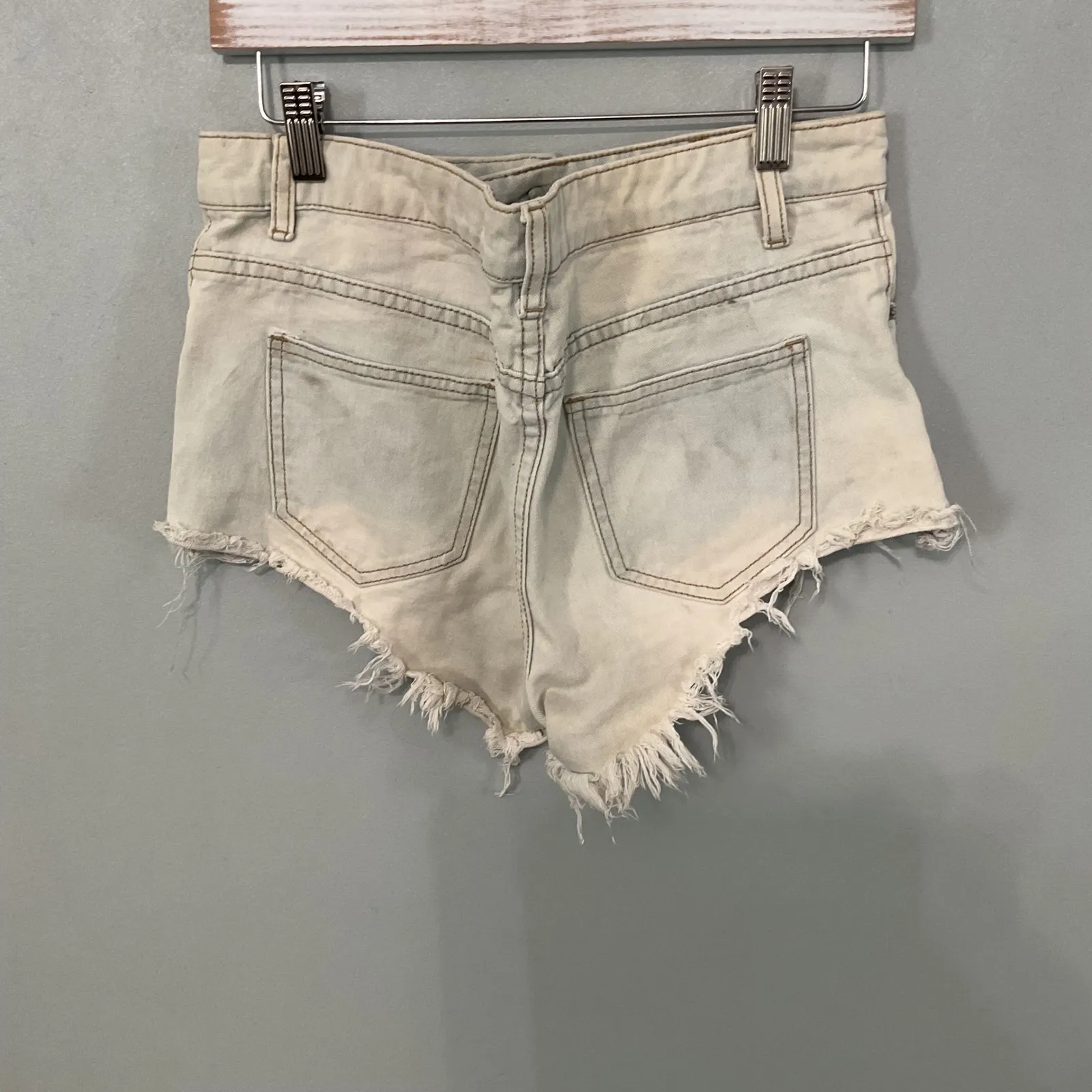 American Bazi Women's Distressed Denim Cutoff Shorts Light Wash Size M - Image 3