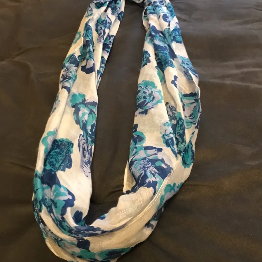 Infinity Scarves Set of 2 Blue - Image 5