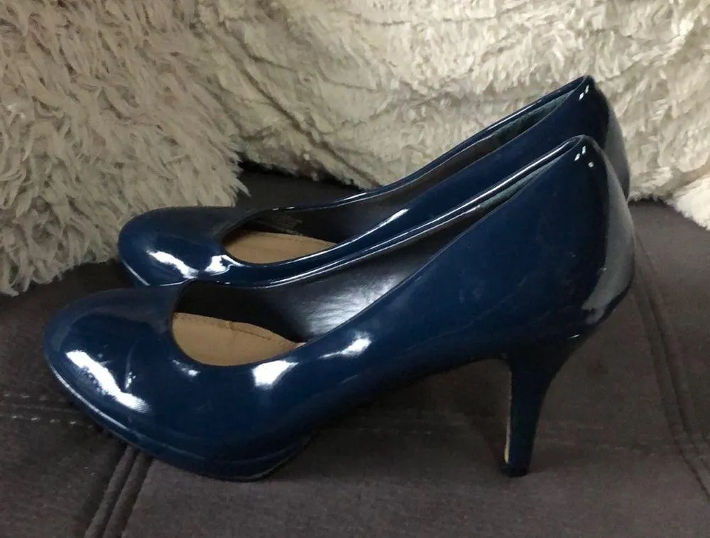 PIERRE DUMAS Navy Blue Shiny Heels Size 7.5 - Image 3