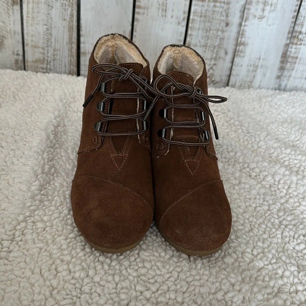 Toms Desert Wedge Boots  Brown Suede Shearling Womens Size 8 - Image 2