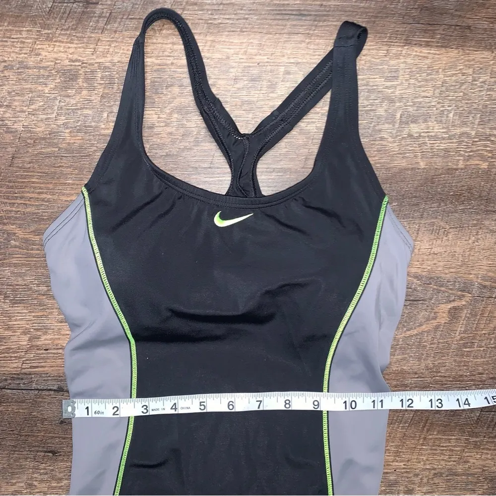 Nike Color Surge Powerback Black One Piece Swimsuit Bathing Suit Size Medium - Image 4