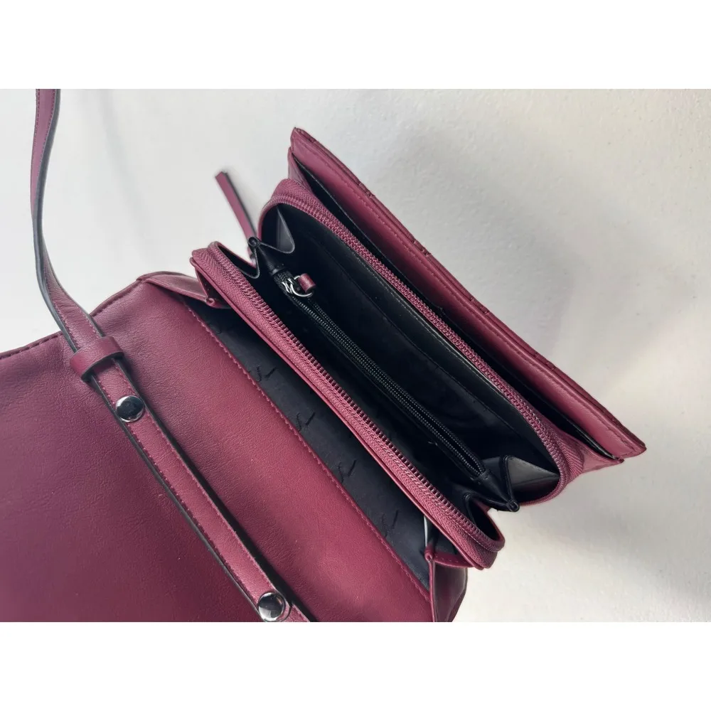 Simply Vera Vera Wang Burgundy Quilted Crossbody Bag Purse‎ Small Flap - Image 7