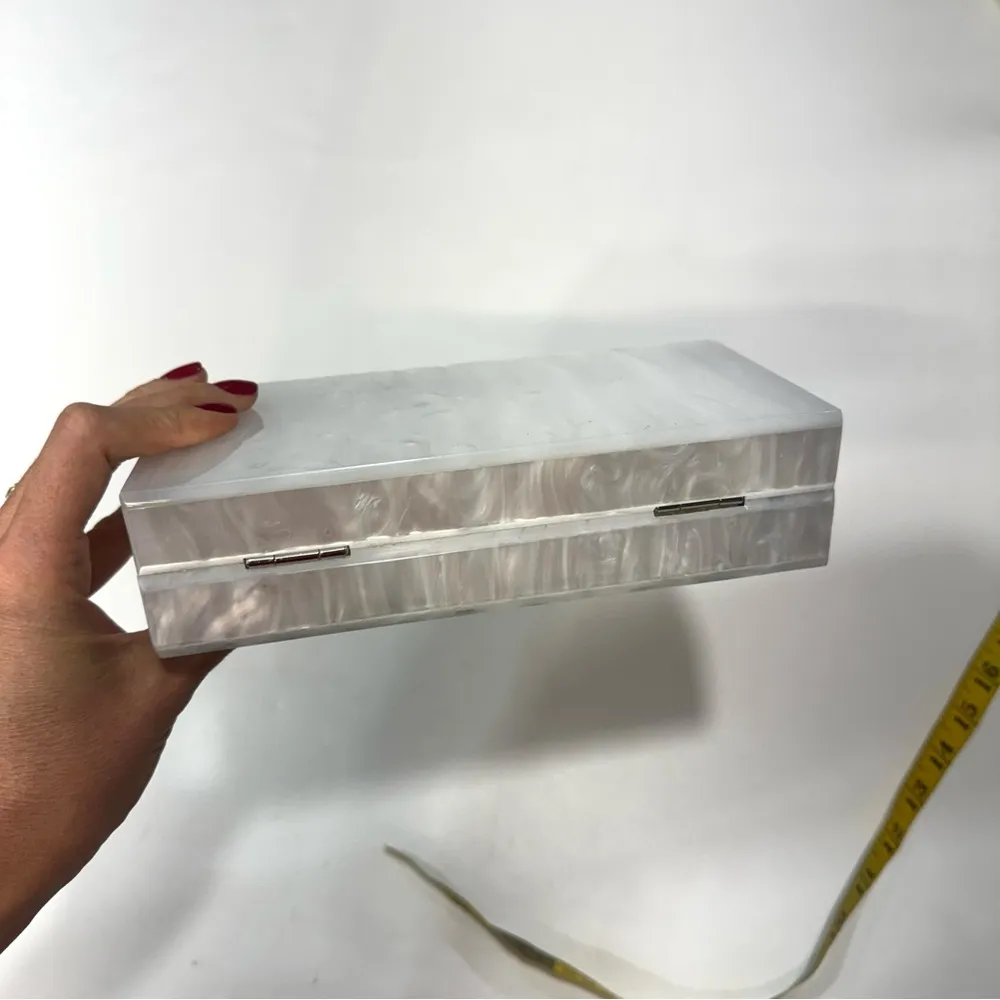 Lovers and Friends Bride Clutch Bag in Ivory Rhinestone - Image 8