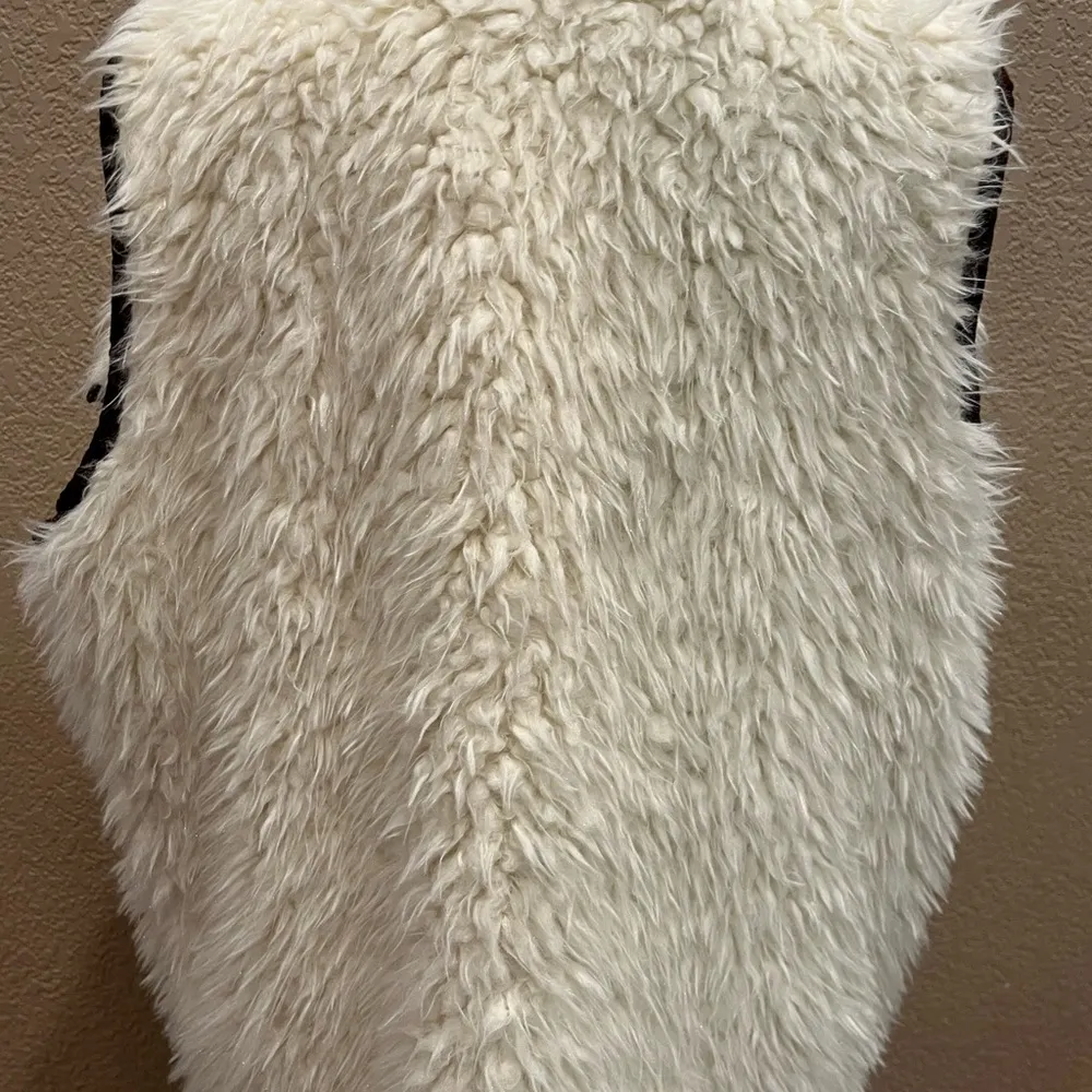 White Fuzzy Faux Fur Drape Vest Size M - Image 12