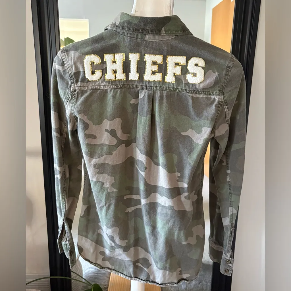 KANSAS CITY CHIEFS Camo Game Day Shirt Size XS - Image 2