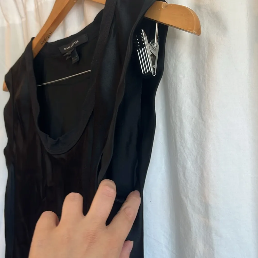 Marc Jacobs 100% Silk Sleeveless Deep Scoop Neck Tank Top Blouse - Image 5