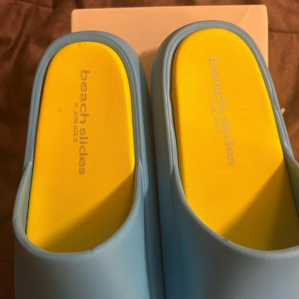 J slides sandles - Image 2