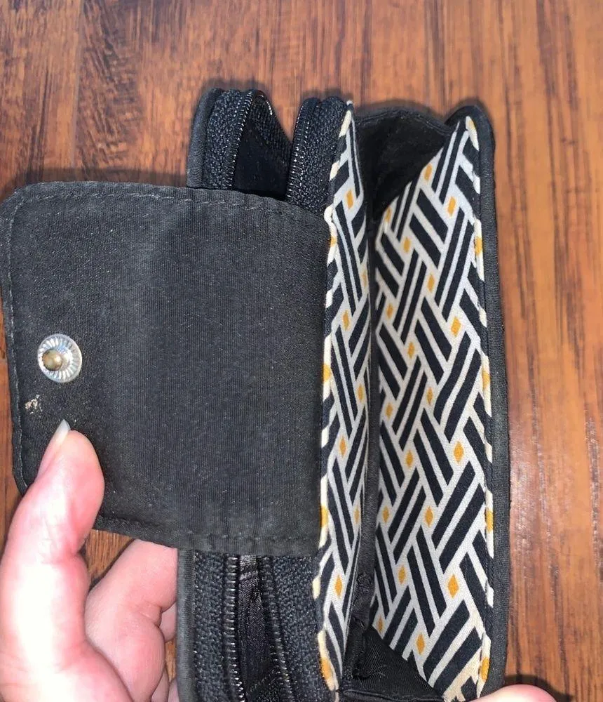 Black Vera Bradley Wallet - Image 4
